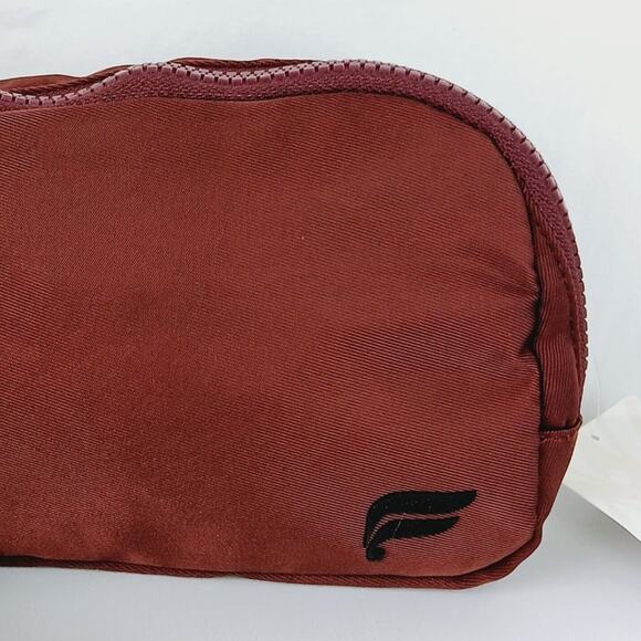 Fabletics The Belt Bag In Merlot NWT Water Resistant Crossbody Waist Bag - Picture 3 of 6